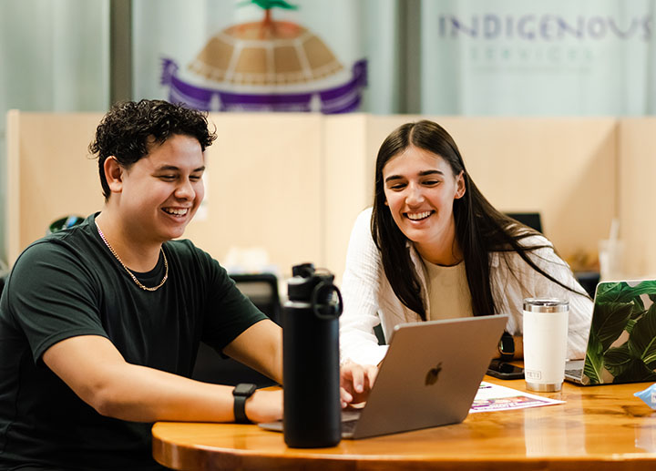 Student working together at 山ǿ's Indigenous Student Centre